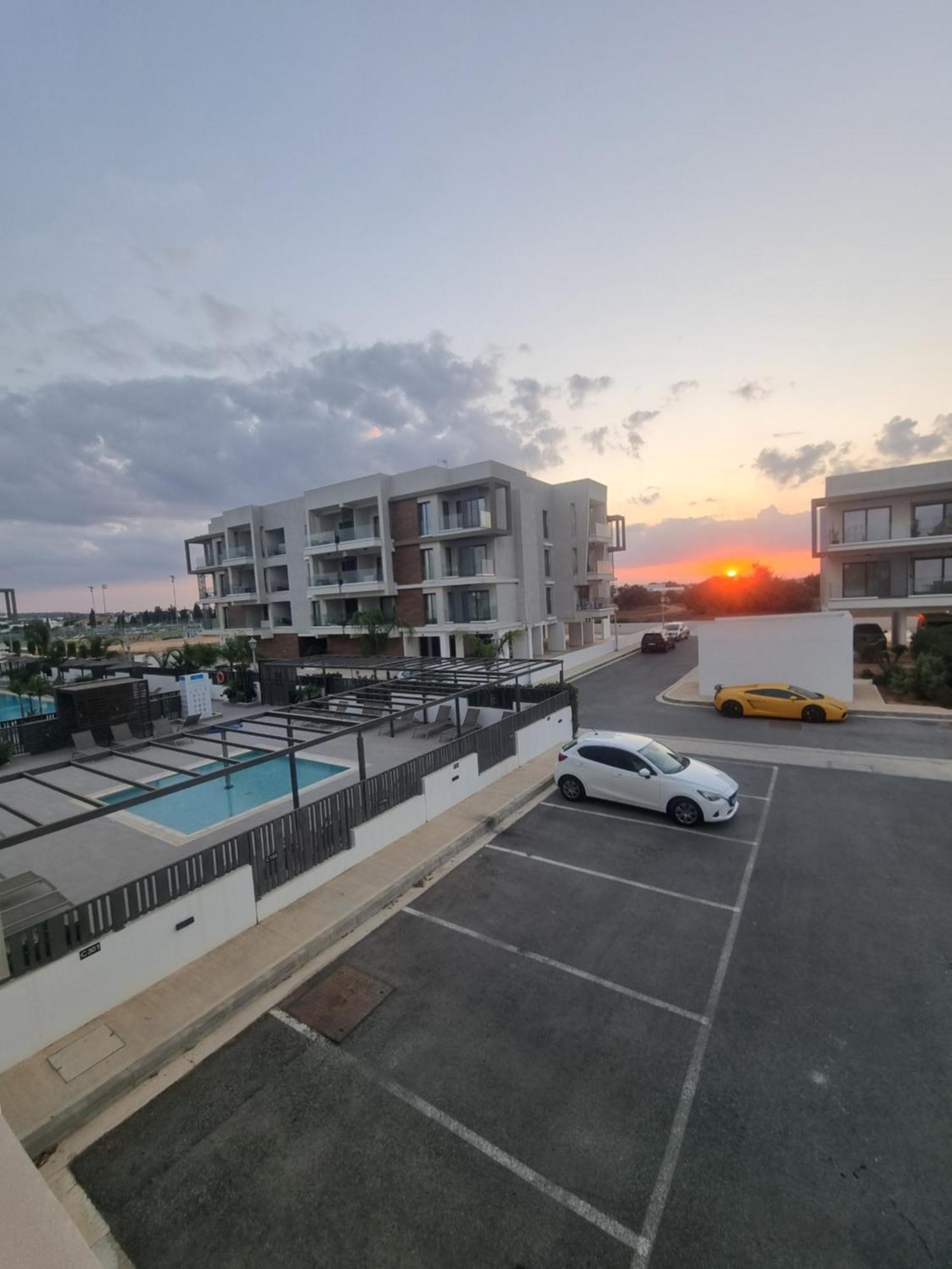 פאראלימני Cosmos Residence מראה חיצוני תמונה